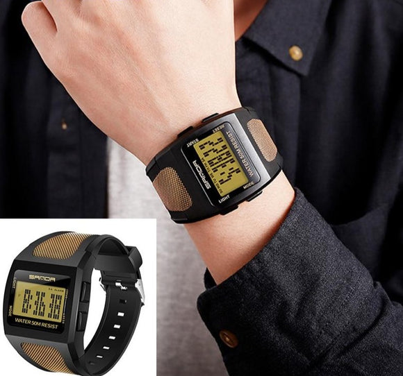 Relógio masculino esportivo digital em LED, possui alarme ,cronômetro, data automática e é a prova d'água